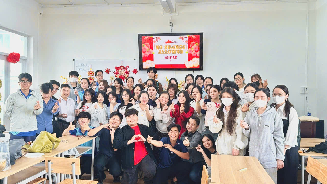 Câu lạc bộ Nói tiếng Anh tổ chức chương trình “No Silence Allowed – Tet English Battle”